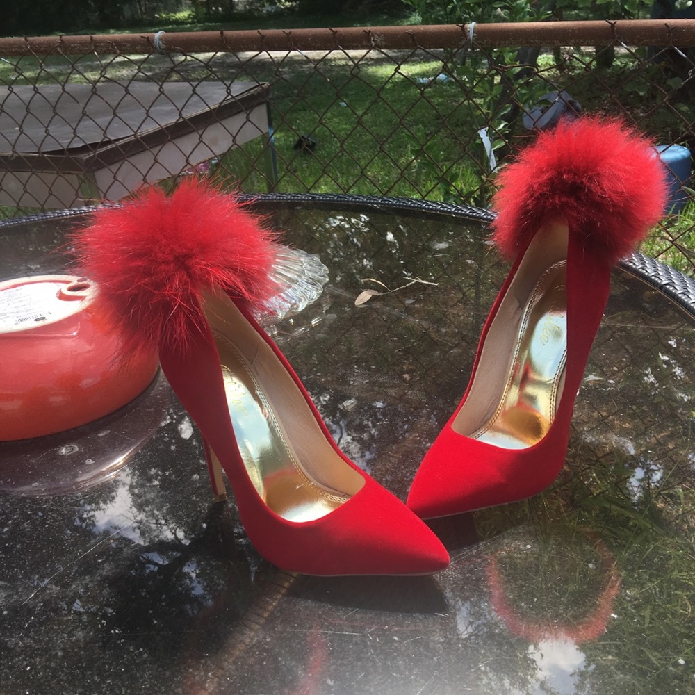 High class suede Pom Pom heels 👠